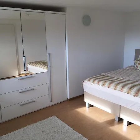 Paradies Διαμέρισμα Nollingen